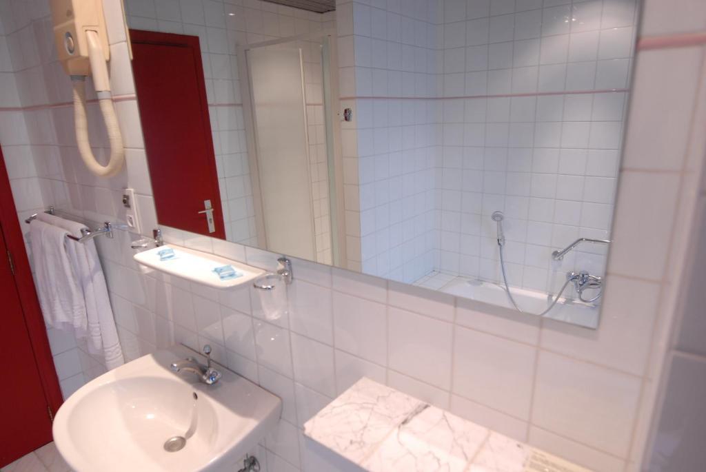 Hotel Le Joli Bois Waterloo Room photo