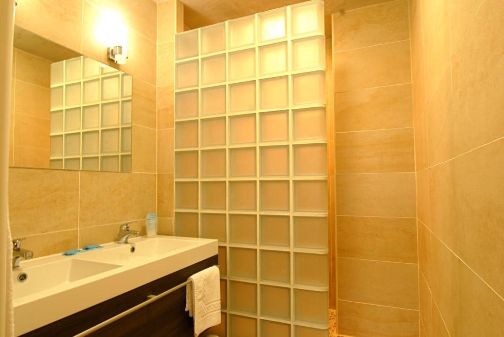 Hotel Le Joli Bois Waterloo Room photo